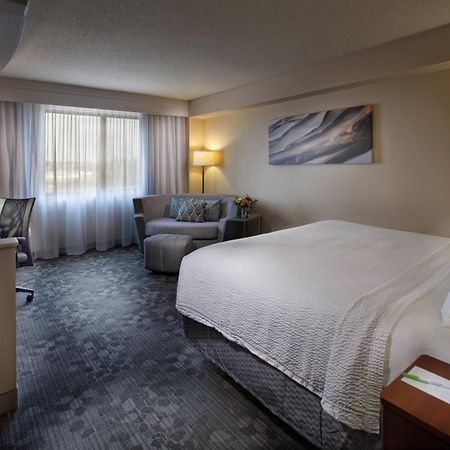 Courtyard By Marriott Fayetteville Εξωτερικό φωτογραφία