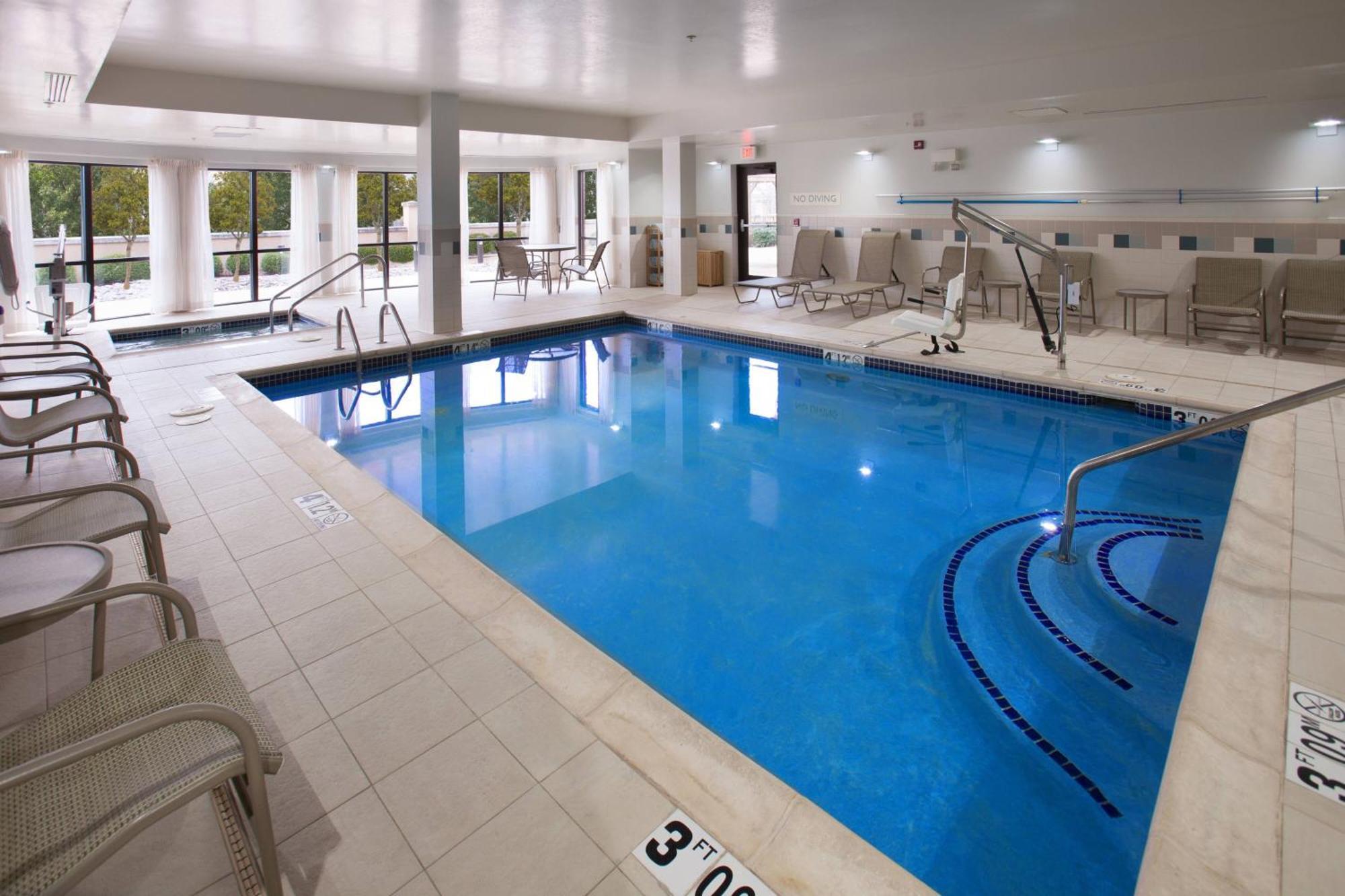 Courtyard By Marriott Fayetteville Εξωτερικό φωτογραφία