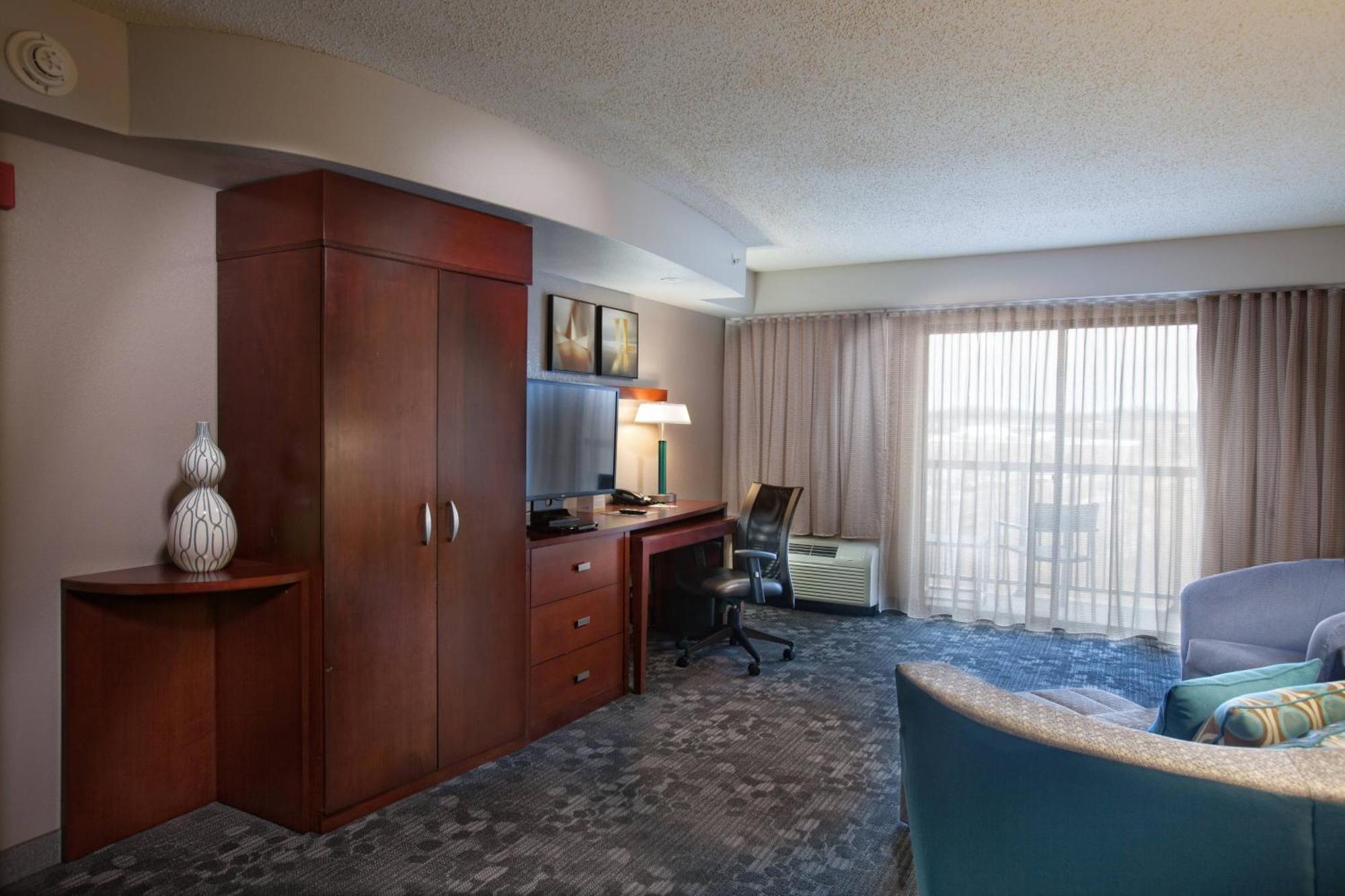 Courtyard By Marriott Fayetteville Εξωτερικό φωτογραφία