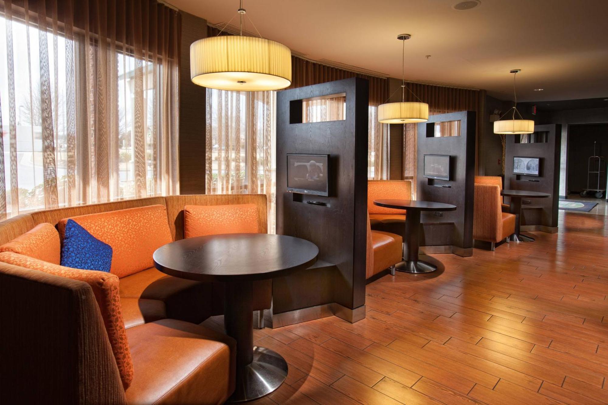 Courtyard By Marriott Fayetteville Εξωτερικό φωτογραφία