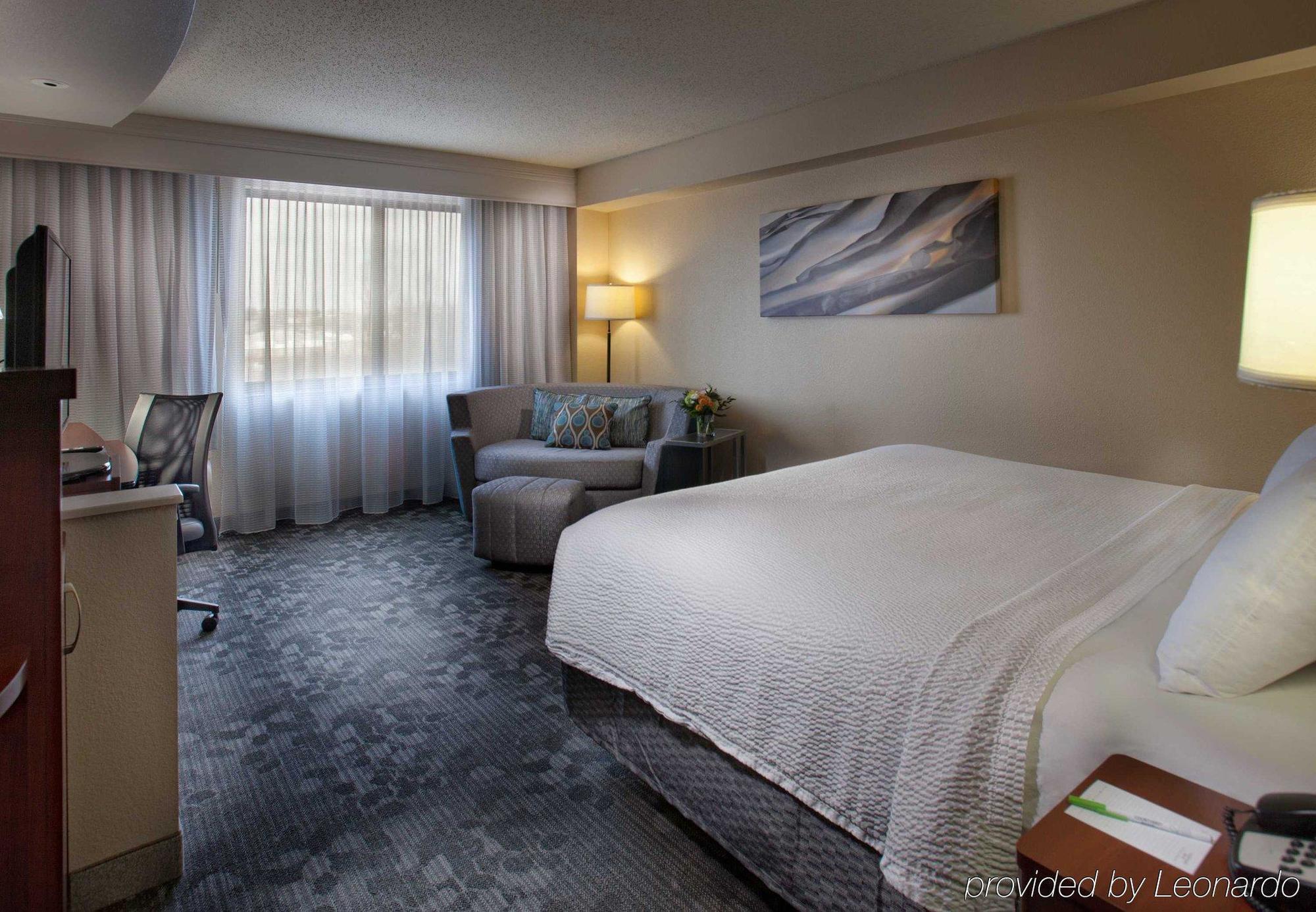 Courtyard By Marriott Fayetteville Εξωτερικό φωτογραφία