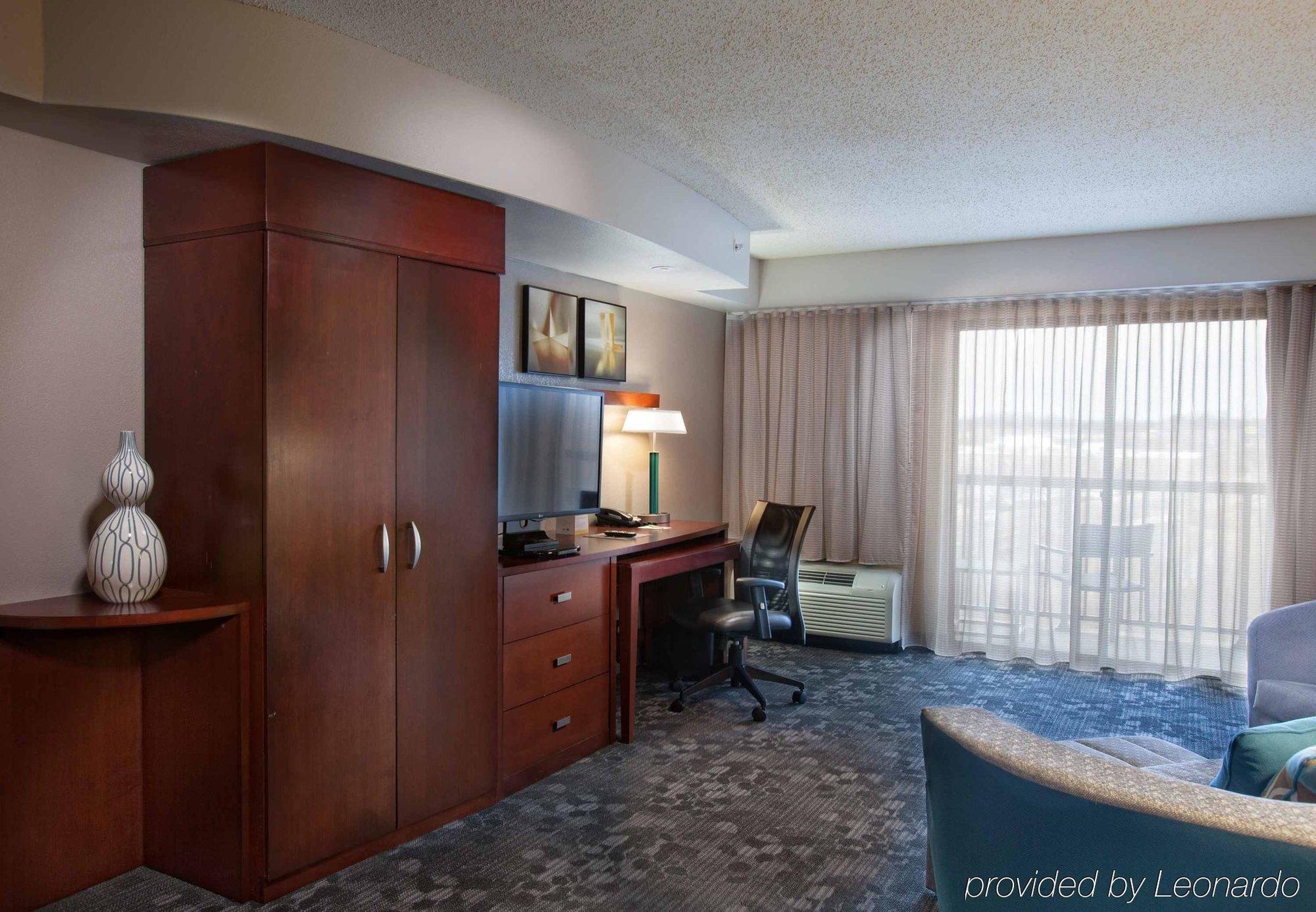 Courtyard By Marriott Fayetteville Εξωτερικό φωτογραφία